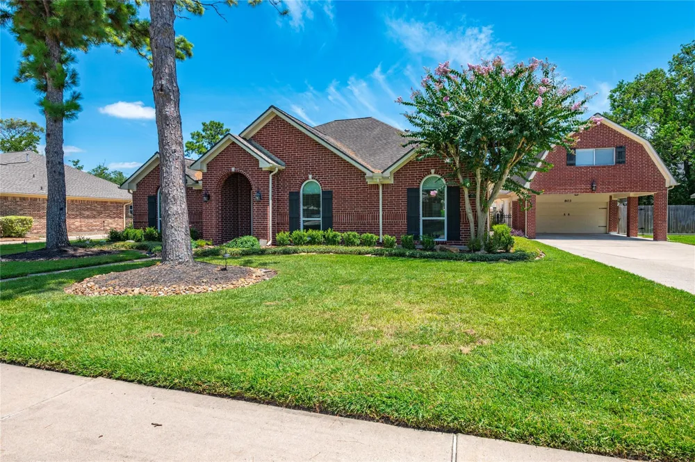 803 Hackberry Lane Friendswood, TX 77546