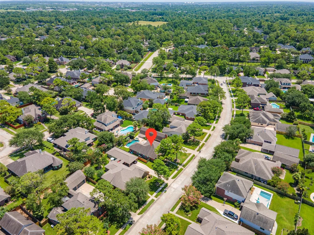 803 Hackberry Lane Friendswood, TX 77546