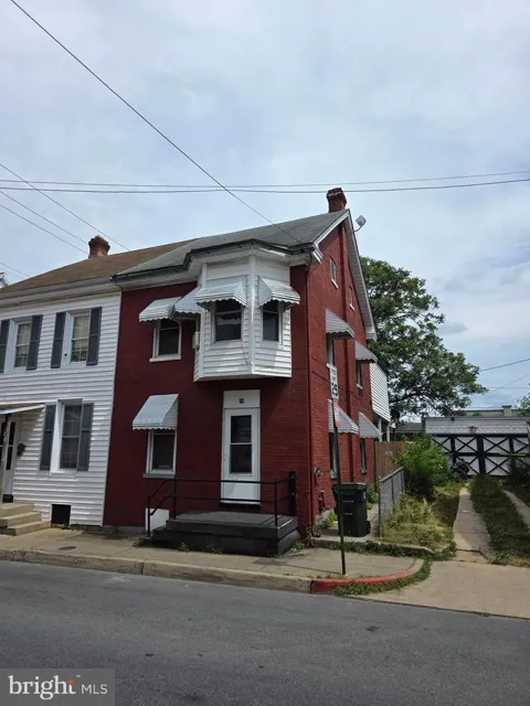 28 S LOCUST STREET