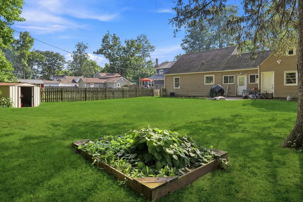 617 East Street Three Rivers, MI 49093