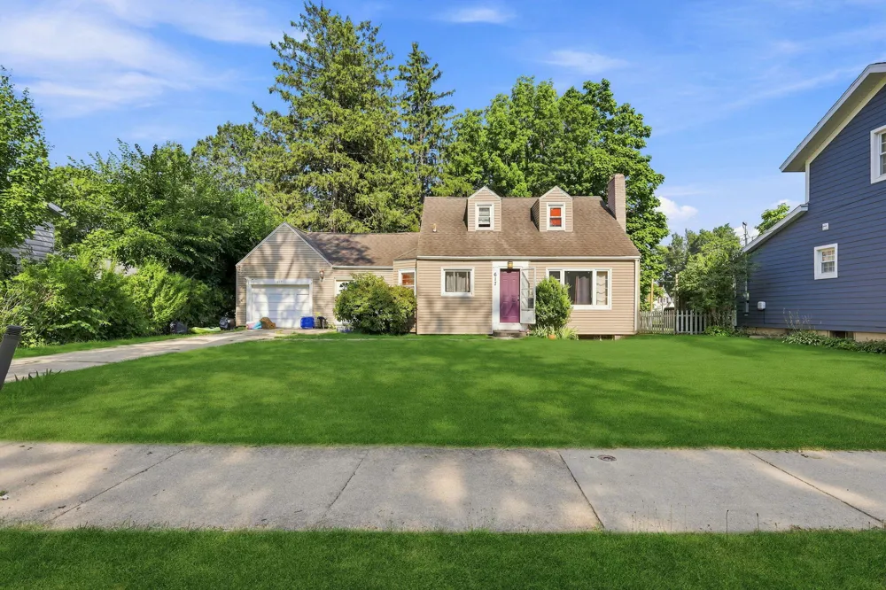 617 East Street Three Rivers, MI 49093