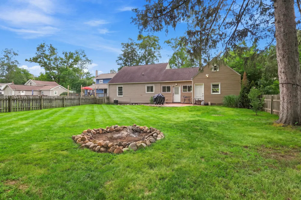 617 East Street Three Rivers, MI 49093