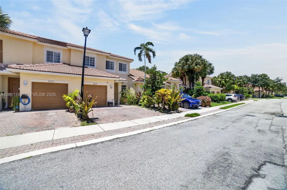 3227 NW 32nd Ter Oakland Park, FL 33309