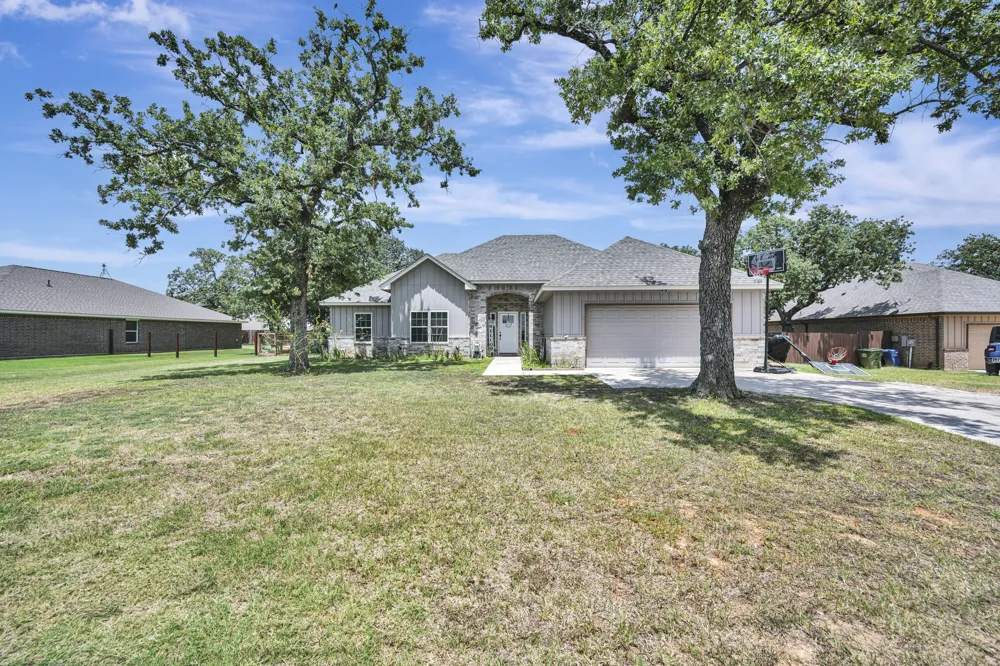 917 E 3rd Street Springtown, TX 76082