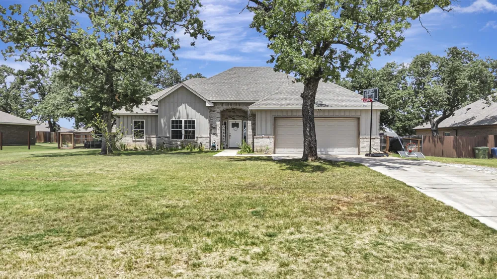 917 E 3rd Street Springtown, TX 76082
