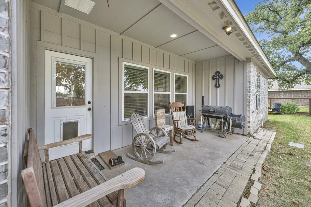 917 E 3rd Street Springtown, TX 76082