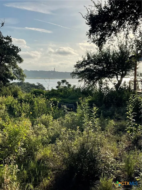 2111 Lakeview Drive