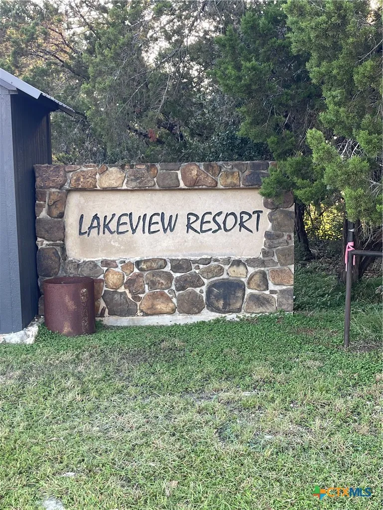 2111 Lakeview Drive Canyon Lake, TX 78133