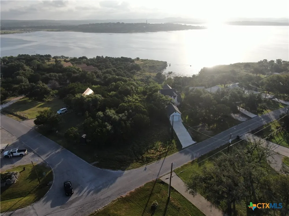 2111 Lakeview Drive Canyon Lake, TX 78133