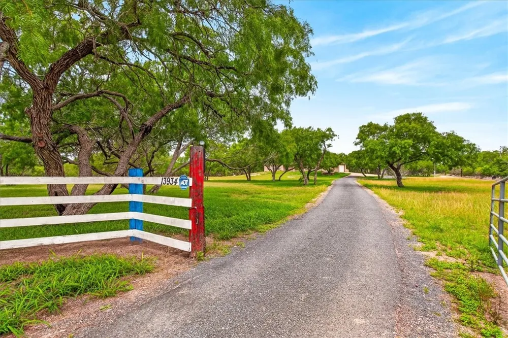 13934 County Road 1144 Sinton, TX 78387