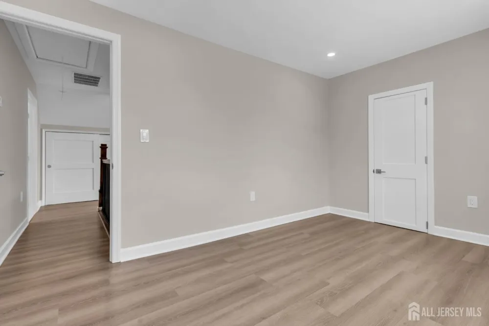 21 Market Street Edison, NJ 08817