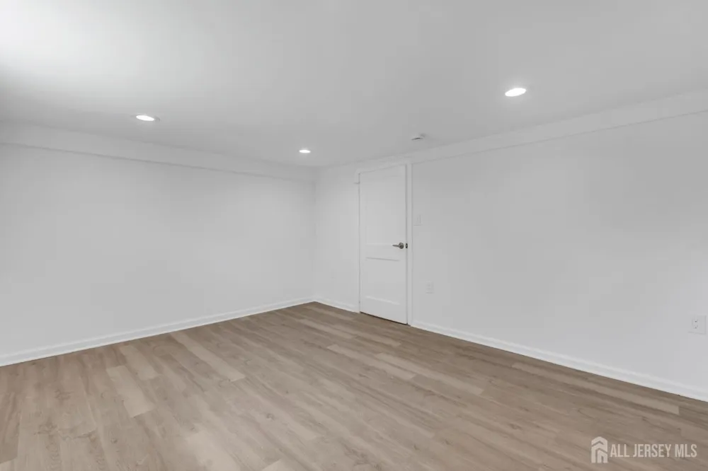21 Market Street Edison, NJ 08817