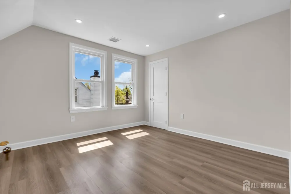 21 Market Street Edison, NJ 08817