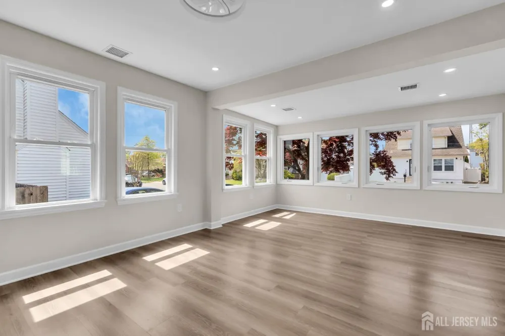 21 Market Street Edison, NJ 08817