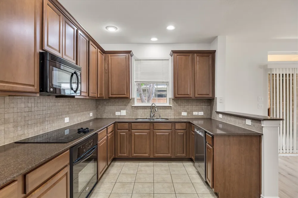 5824 Stone Mountain Road The Colony, TX 75056
