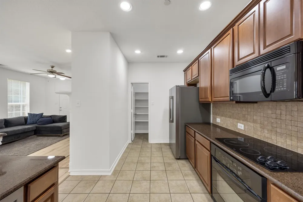 5824 Stone Mountain Road The Colony, TX 75056
