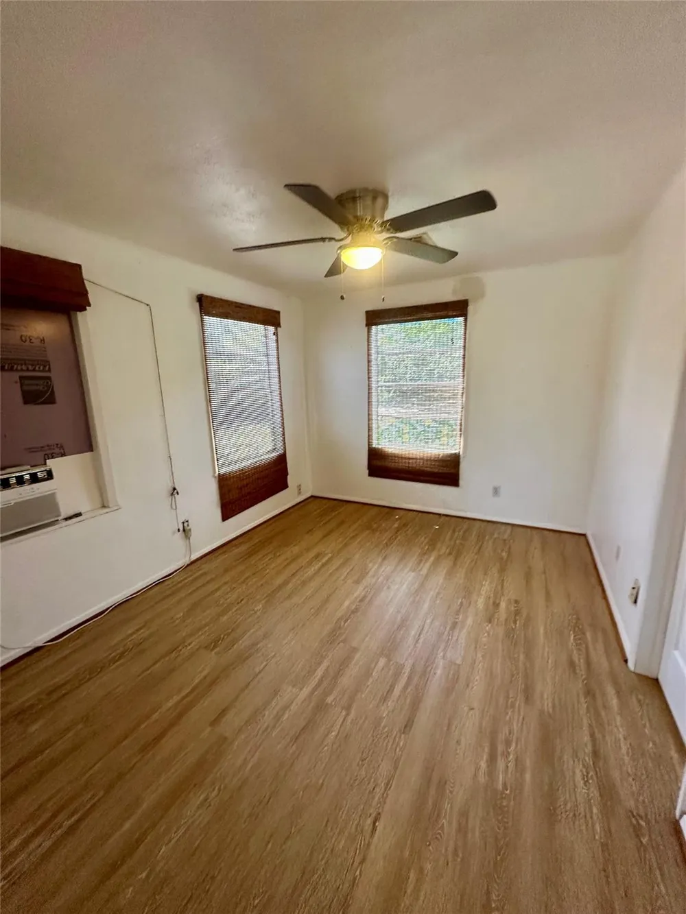 124 7th Street San Leon, TX 77539
