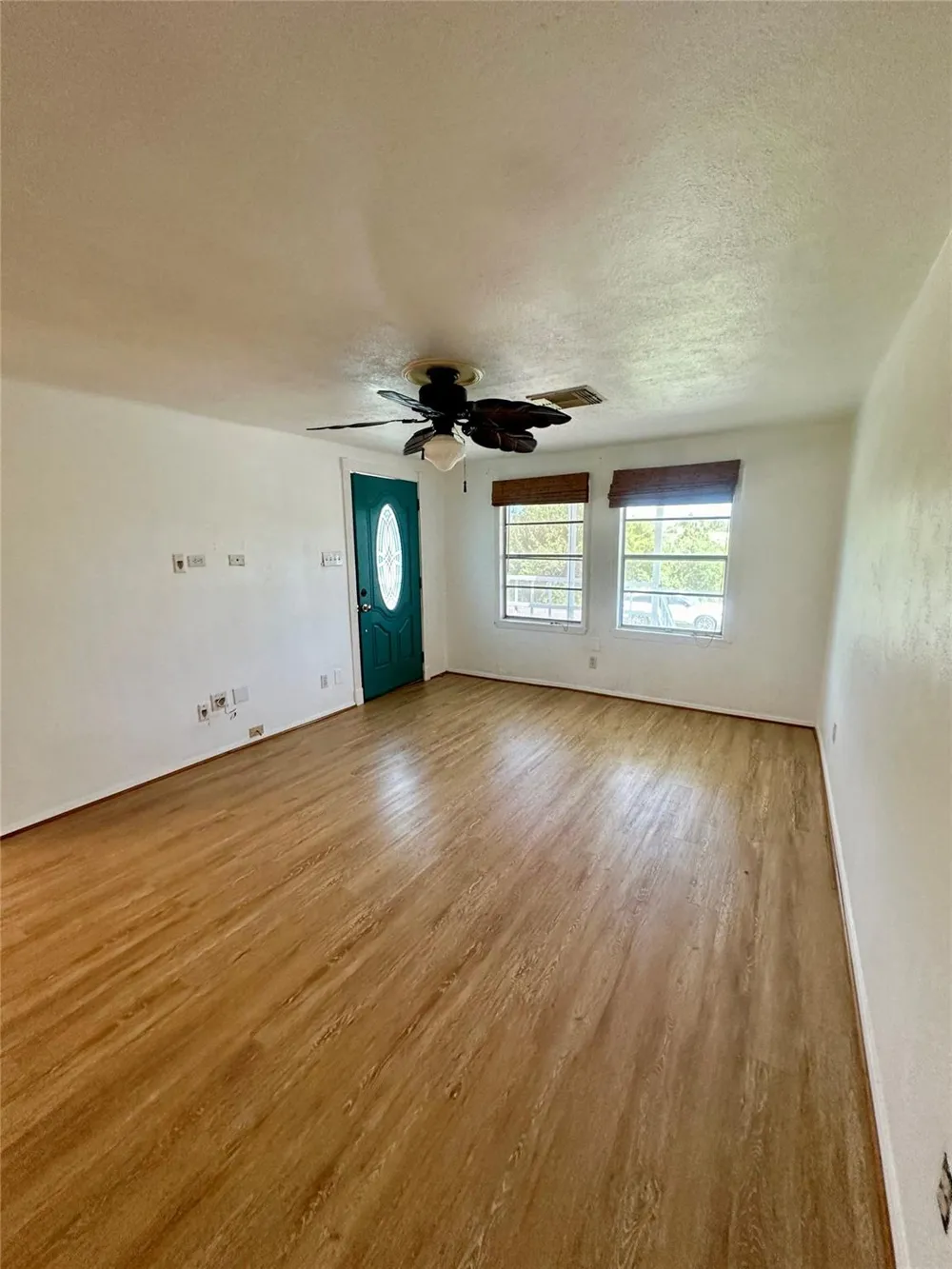 124 7th Street San Leon, TX 77539