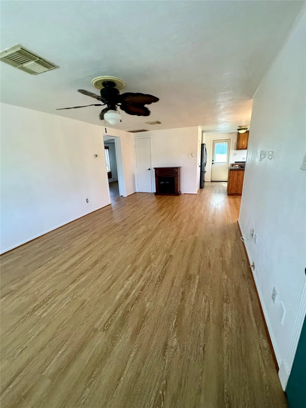 124 7th Street San Leon, TX 77539