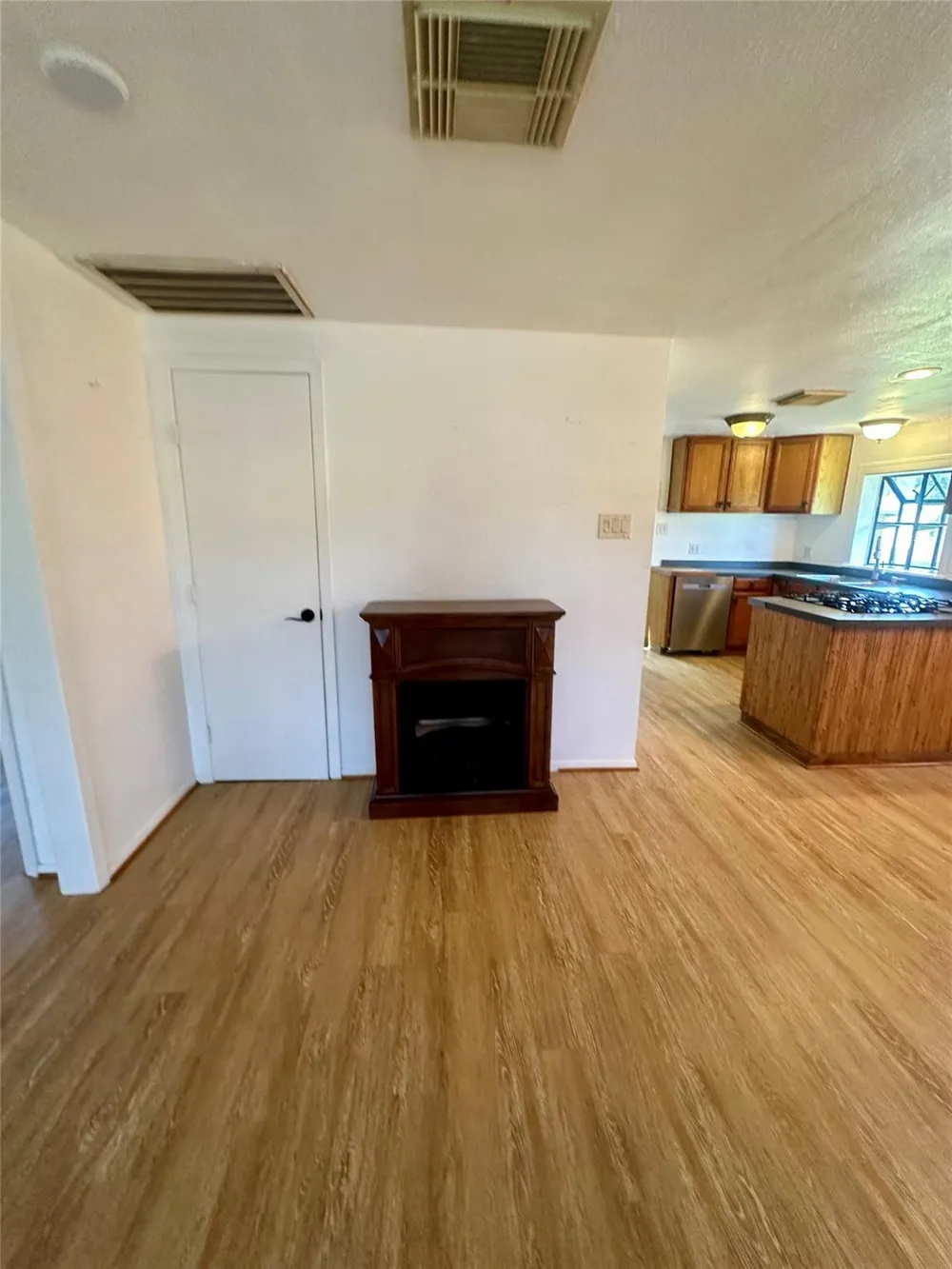 124 7th Street San Leon, TX 77539