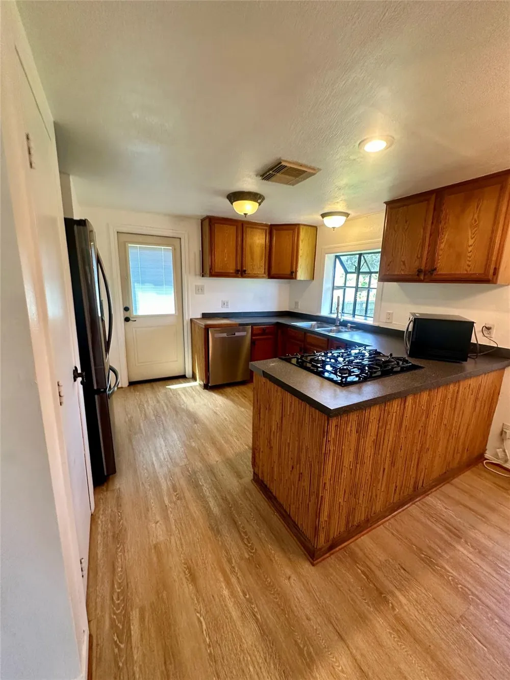 124 7th Street San Leon, TX 77539