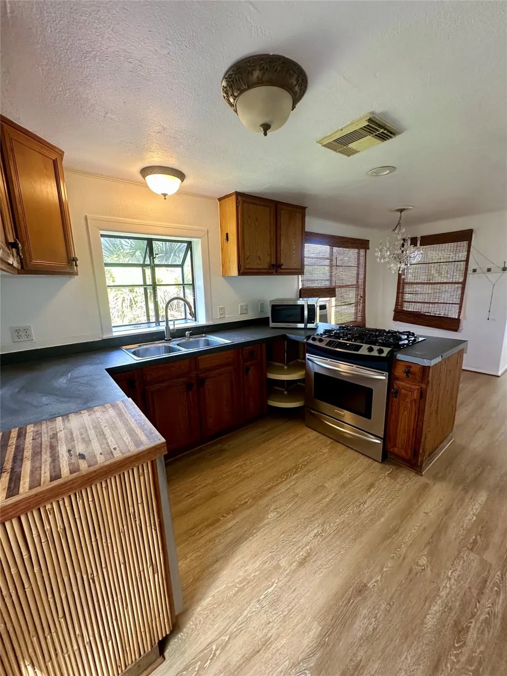 124 7th Street San Leon, TX 77539