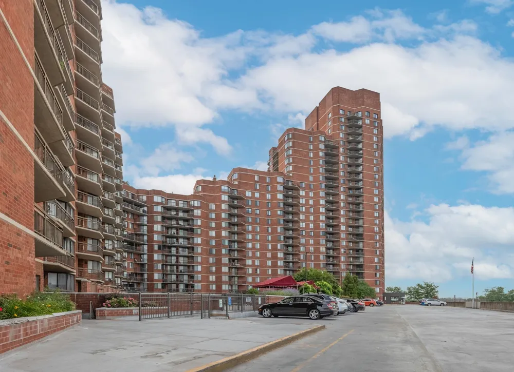 719 HARMON COVE TOWER Secaucus, NJ 07094