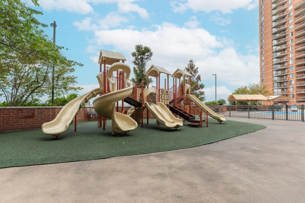 719 HARMON COVE TOWER Secaucus, NJ 07094