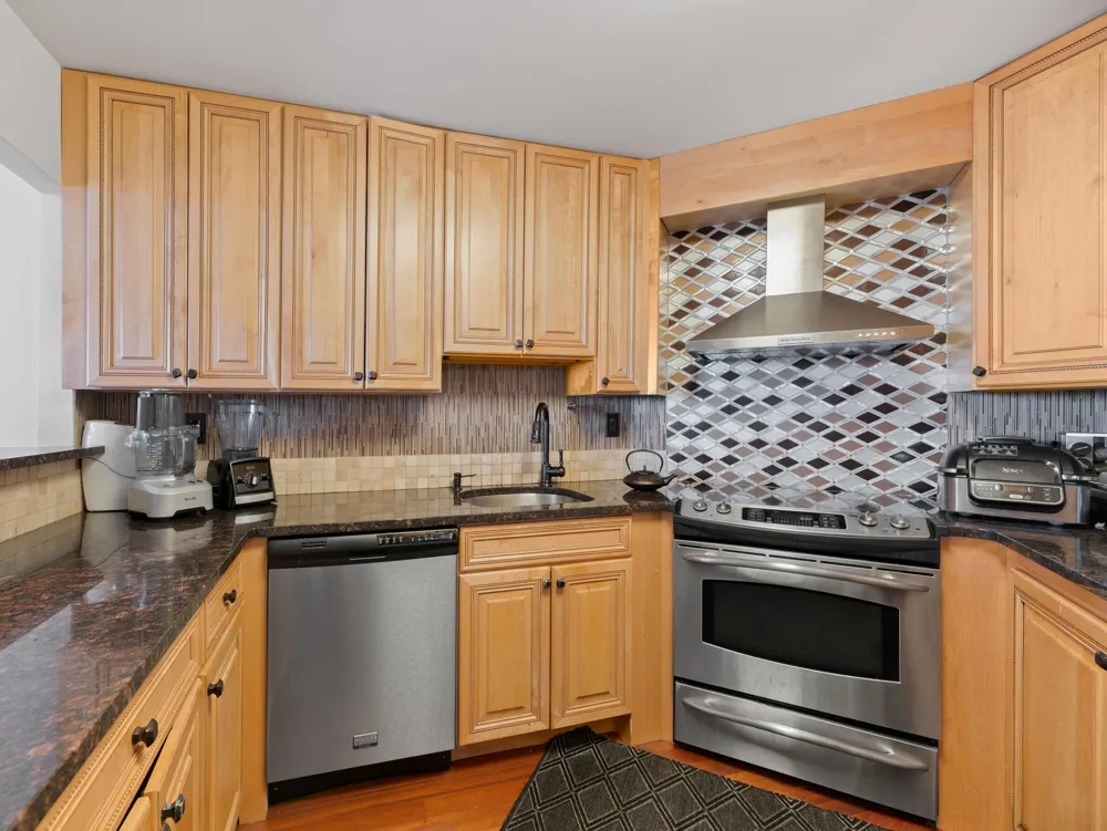 719 HARMON COVE TOWER Secaucus, NJ 07094