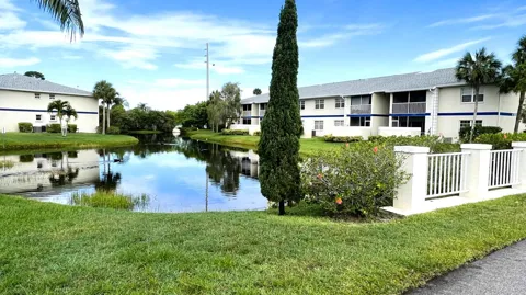 1532 SE Royal Green Cir O-201