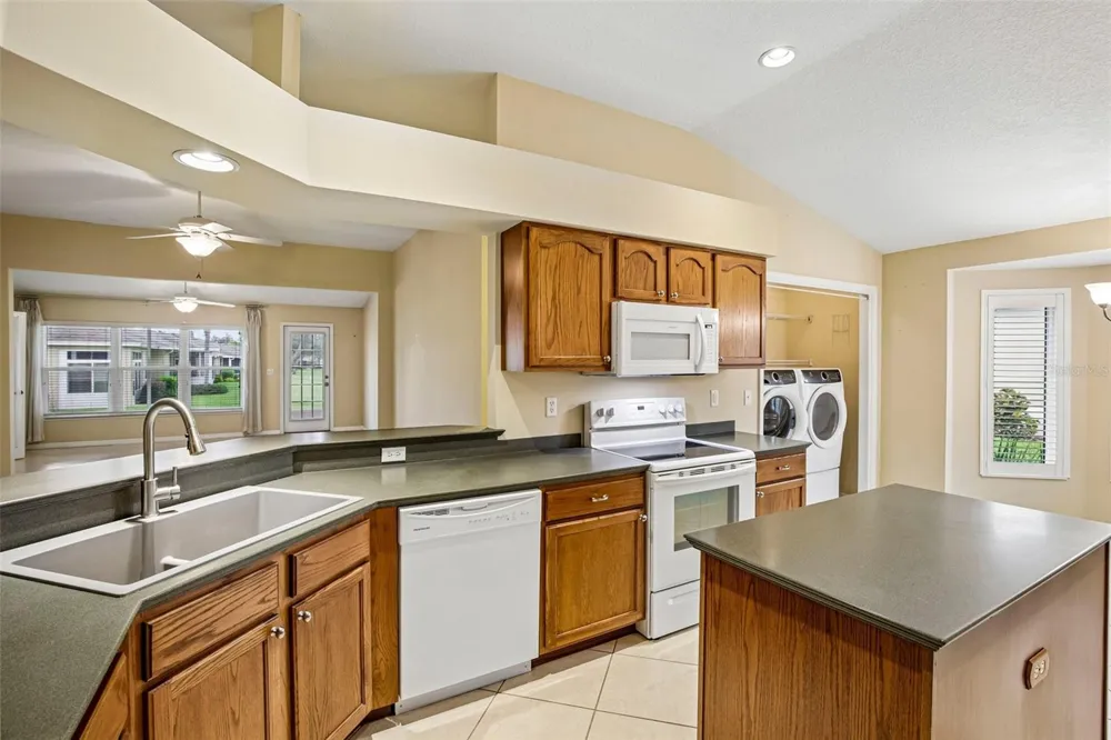2008 GRANTHAM GREENS DRIVE Sun City Center, FL 33573