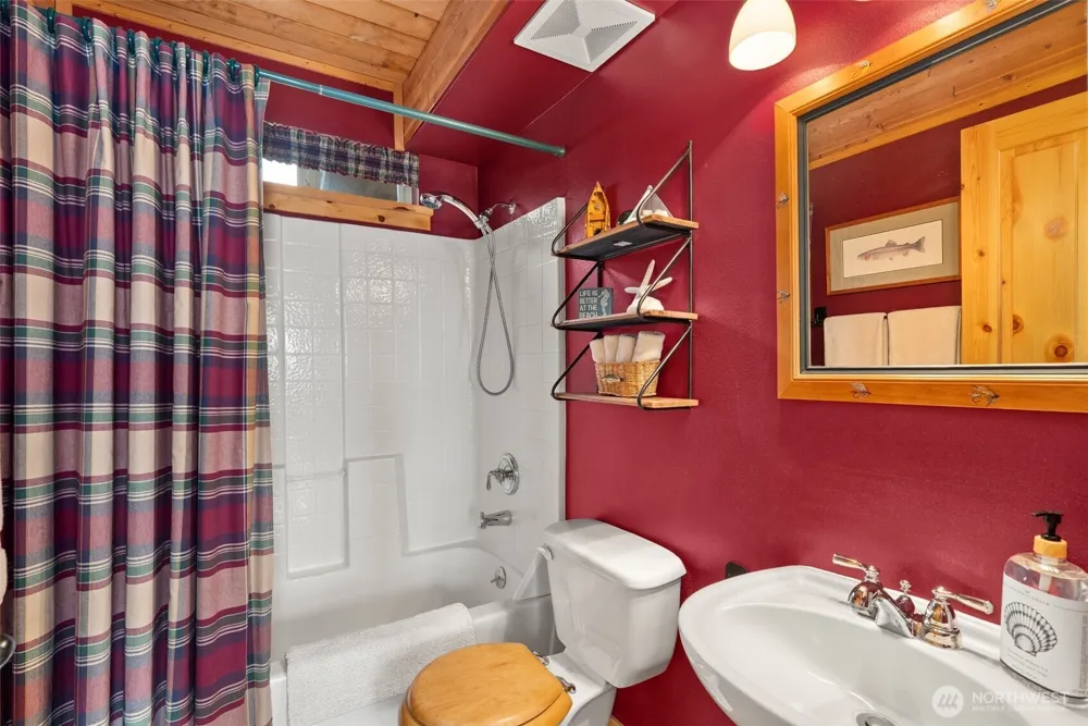 441 Bay Center Road Bay Center, WA 98587