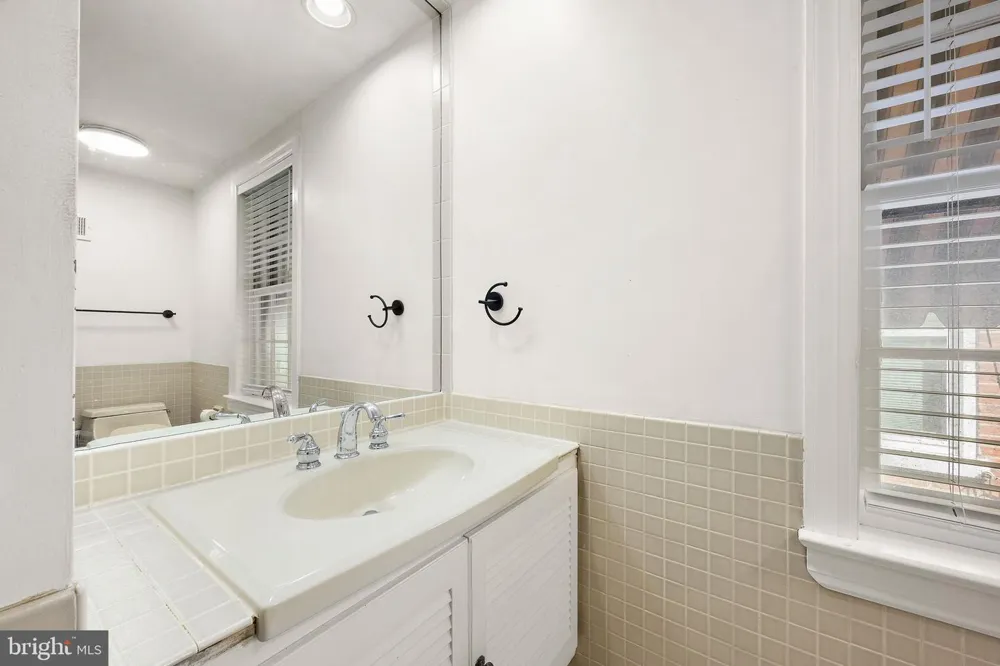 925 LOVERING AVENUE Wilmington, DE 19806