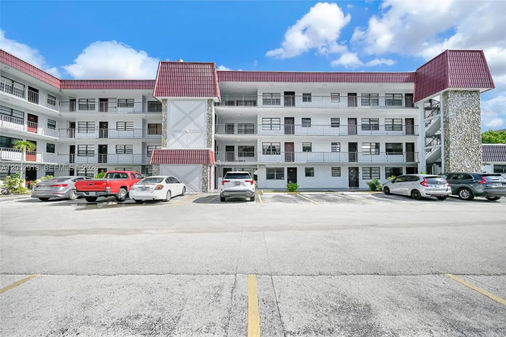 1335 W 68th St #204 Hialeah, FL 33014