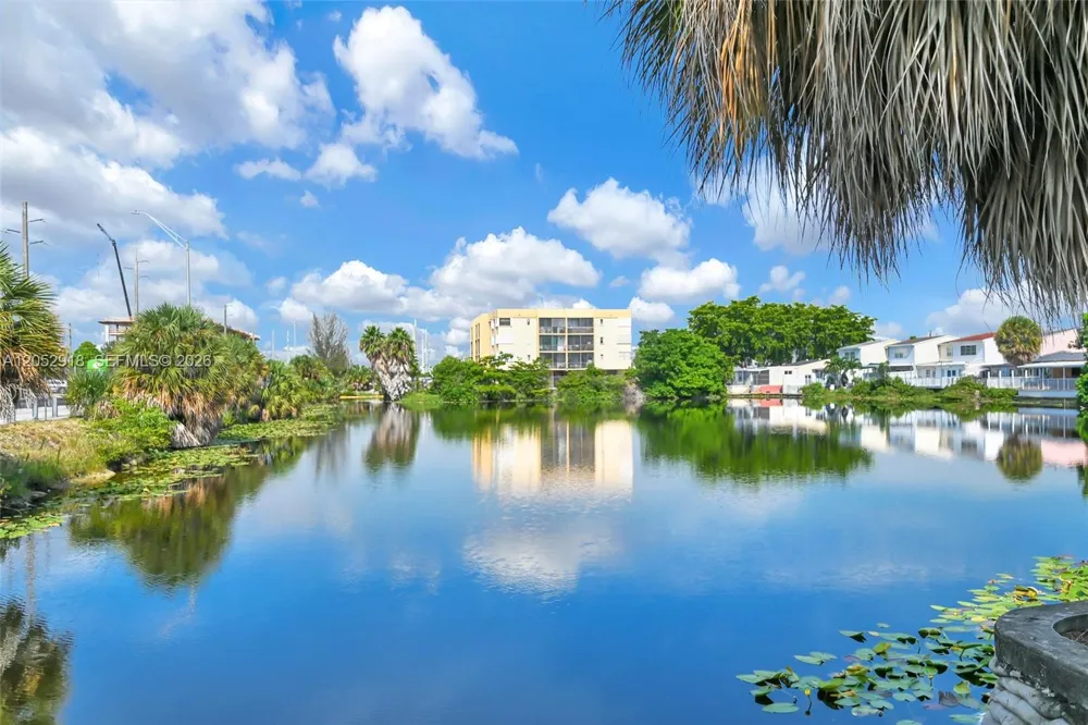1335 W 68th St #204 Hialeah, FL 33014