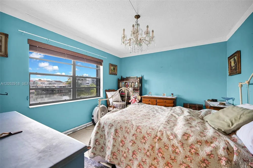 1335 W 68th St #204 Hialeah, FL 33014
