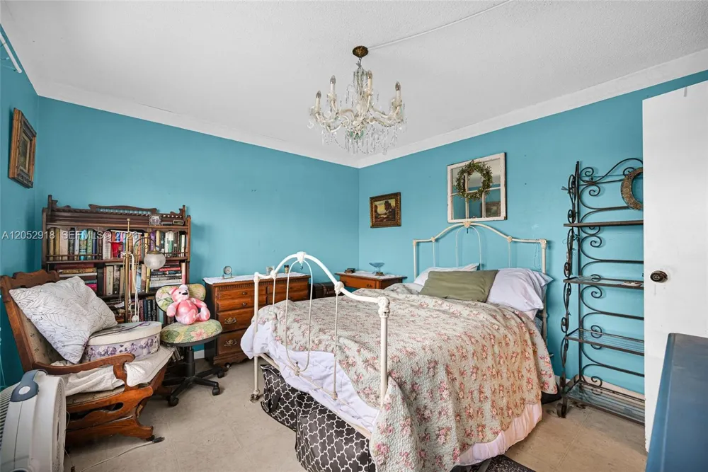 1335 W 68th St #204 Hialeah, FL 33014