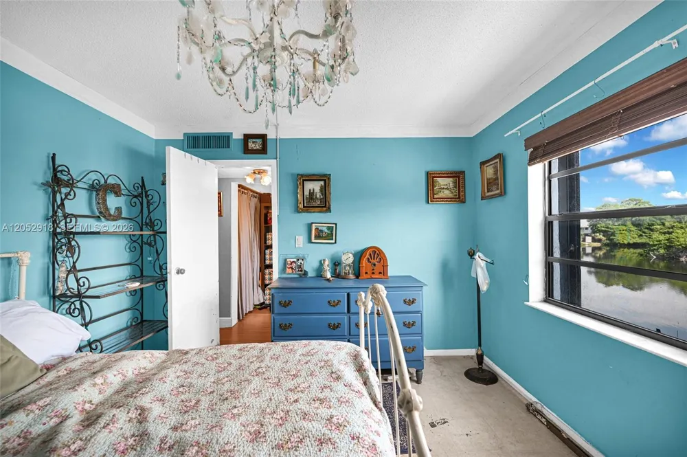 1335 W 68th St #204 Hialeah, FL 33014