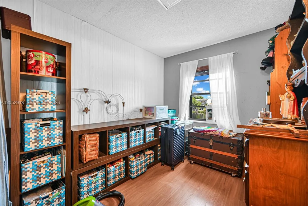 1335 W 68th St #204 Hialeah, FL 33014