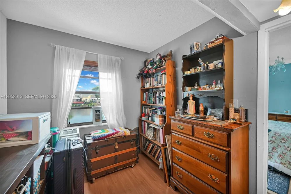 1335 W 68th St #204 Hialeah, FL 33014