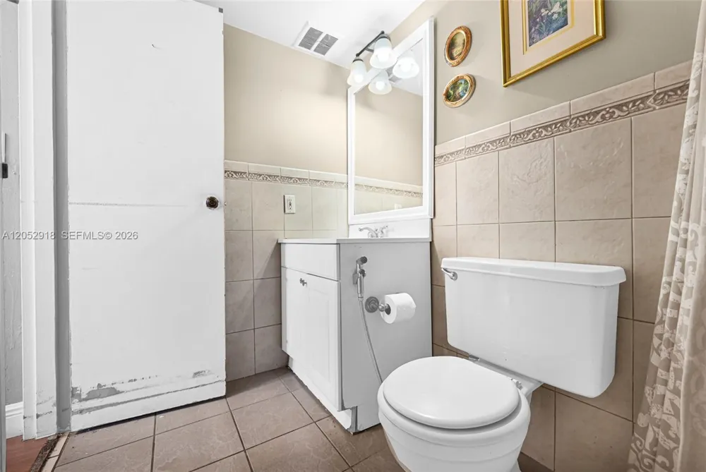 1335 W 68th St #204 Hialeah, FL 33014