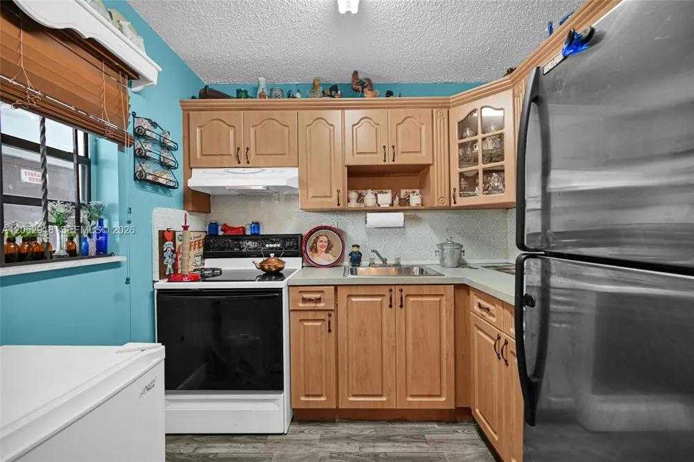 1335 W 68th St #204 Hialeah, FL 33014