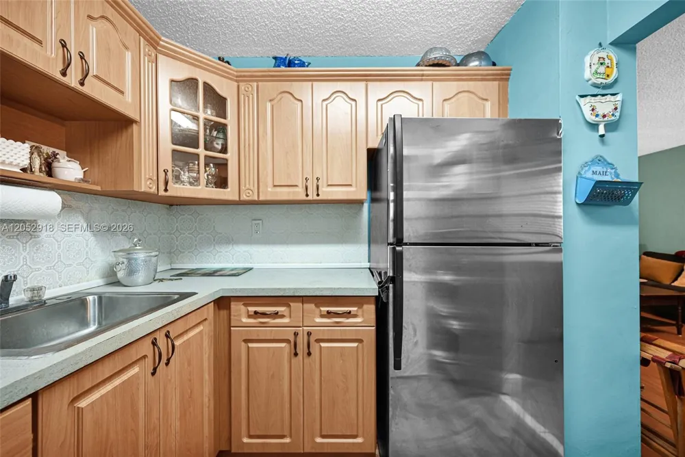 1335 W 68th St #204 Hialeah, FL 33014