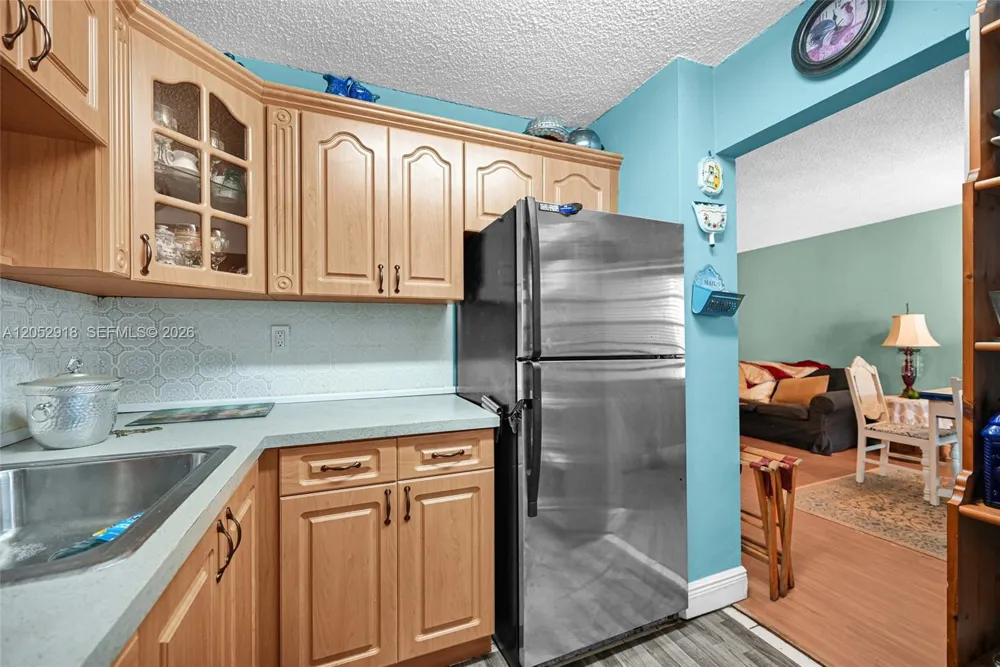 1335 W 68th St #204 Hialeah, FL 33014