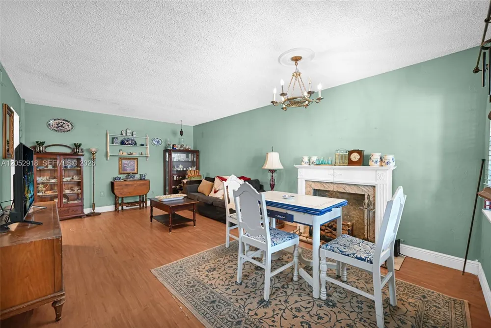 1335 W 68th St #204 Hialeah, FL 33014
