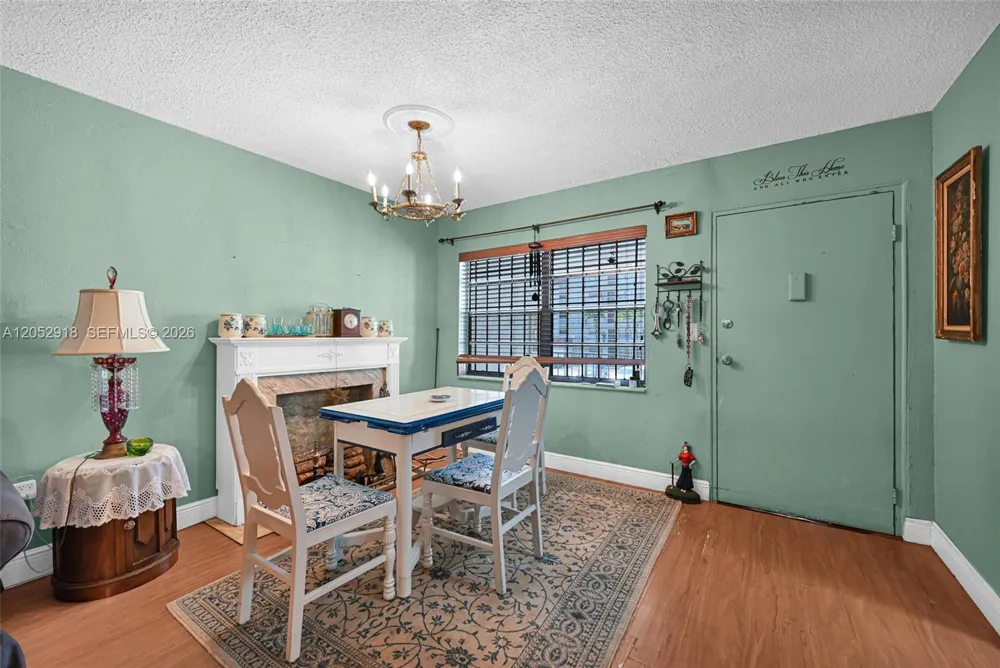 1335 W 68th St #204 Hialeah, FL 33014