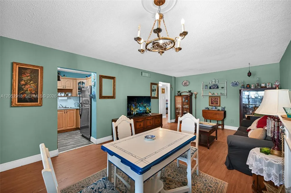 1335 W 68th St #204 Hialeah, FL 33014