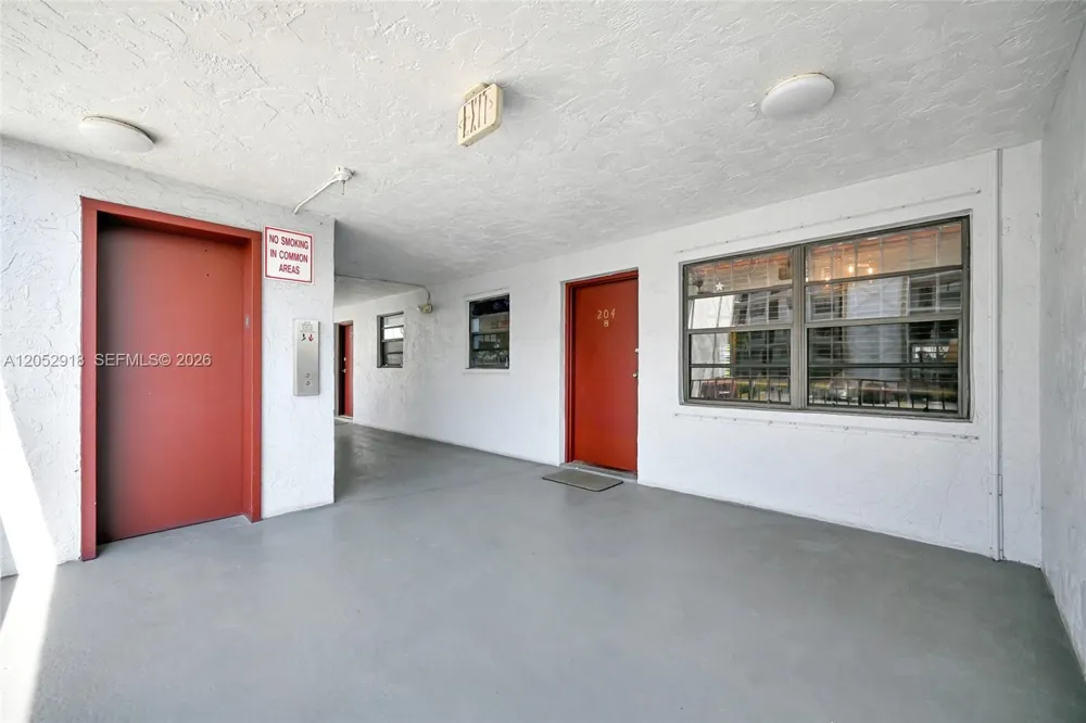 1335 W 68th St #204 Hialeah, FL 33014