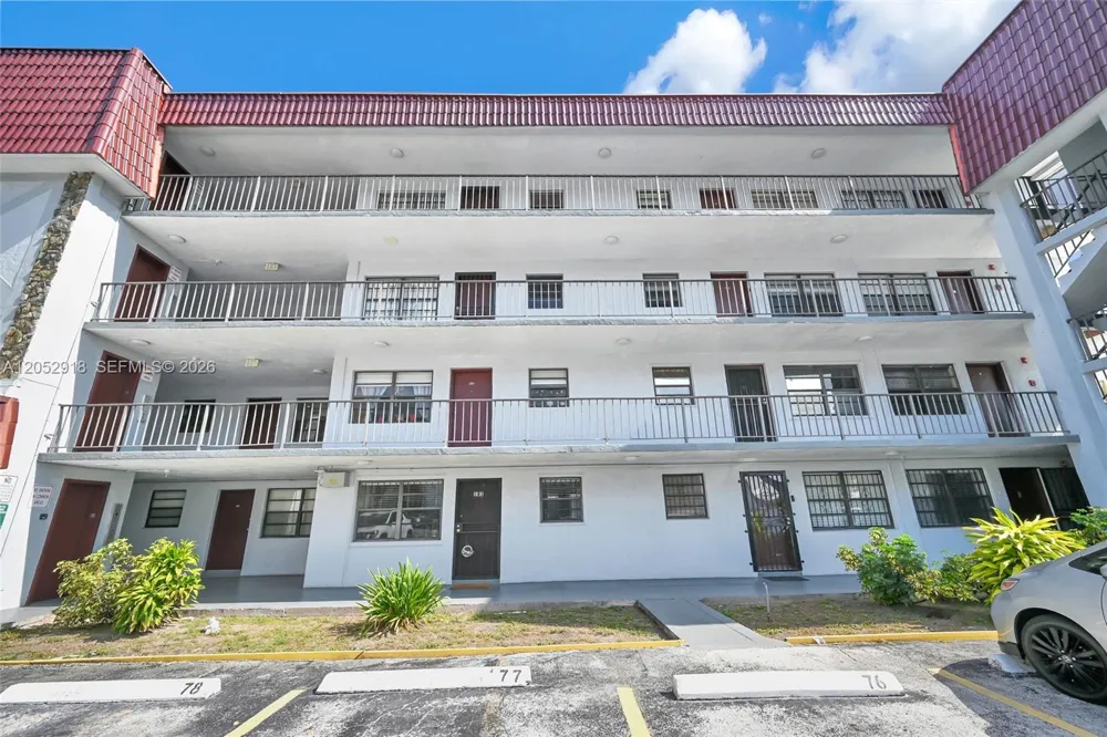 1335 W 68th St #204 Hialeah, FL 33014