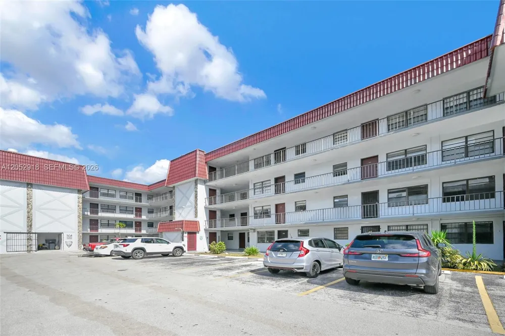 1335 W 68th St #204 Hialeah, FL 33014